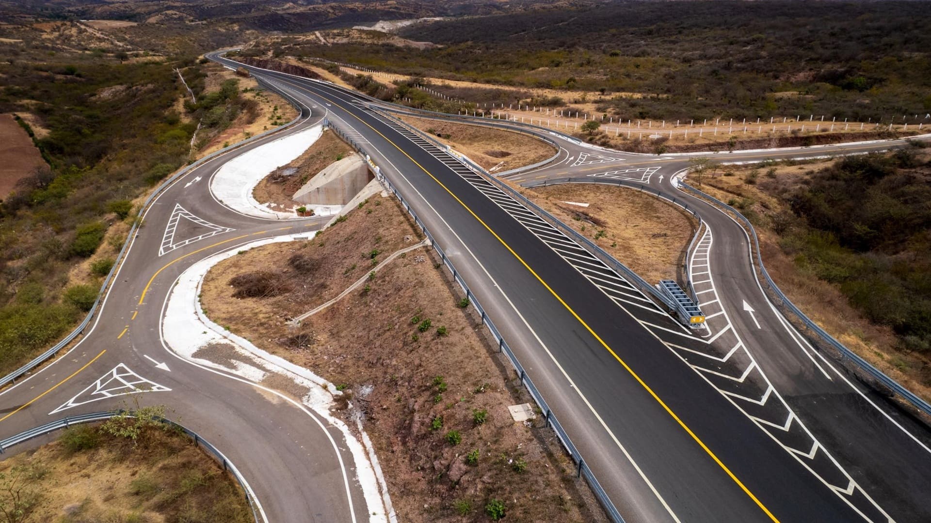 AMLO y Jara Cruz inauguran la autopista Barranca Larga–Ventanilla tras una inversión de 13 mil mdp AMLO y Jara Cruz inauguran la autopista Barranca Larga–Ventanilla tras una inversión de 13 mil mdp
