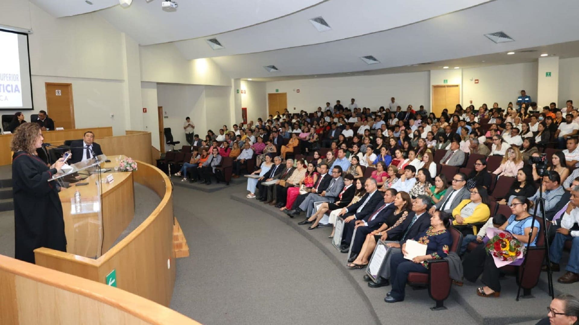 PJEO rinde emotivo homenaje a magistrados jubilados PJEO rinde emotivo homenaje a magistrados jubilados