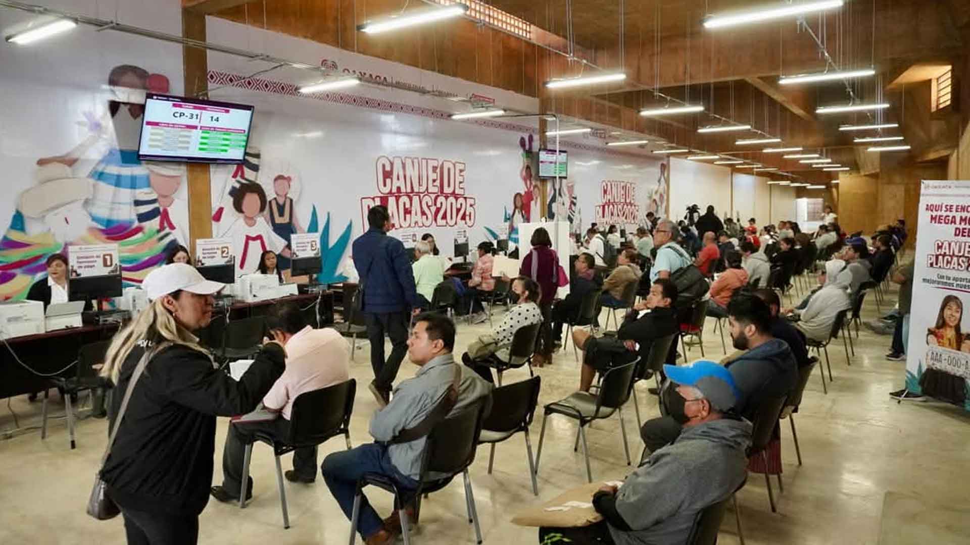 Canje de Placas 2025 en Oaxaca: Desahogan trámites gracias a servicio ágil