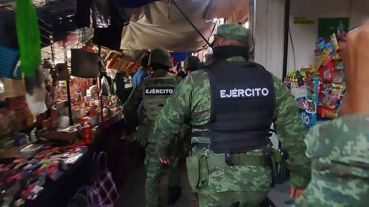 Elementos del Ejército Mexicano realizan un recorrido