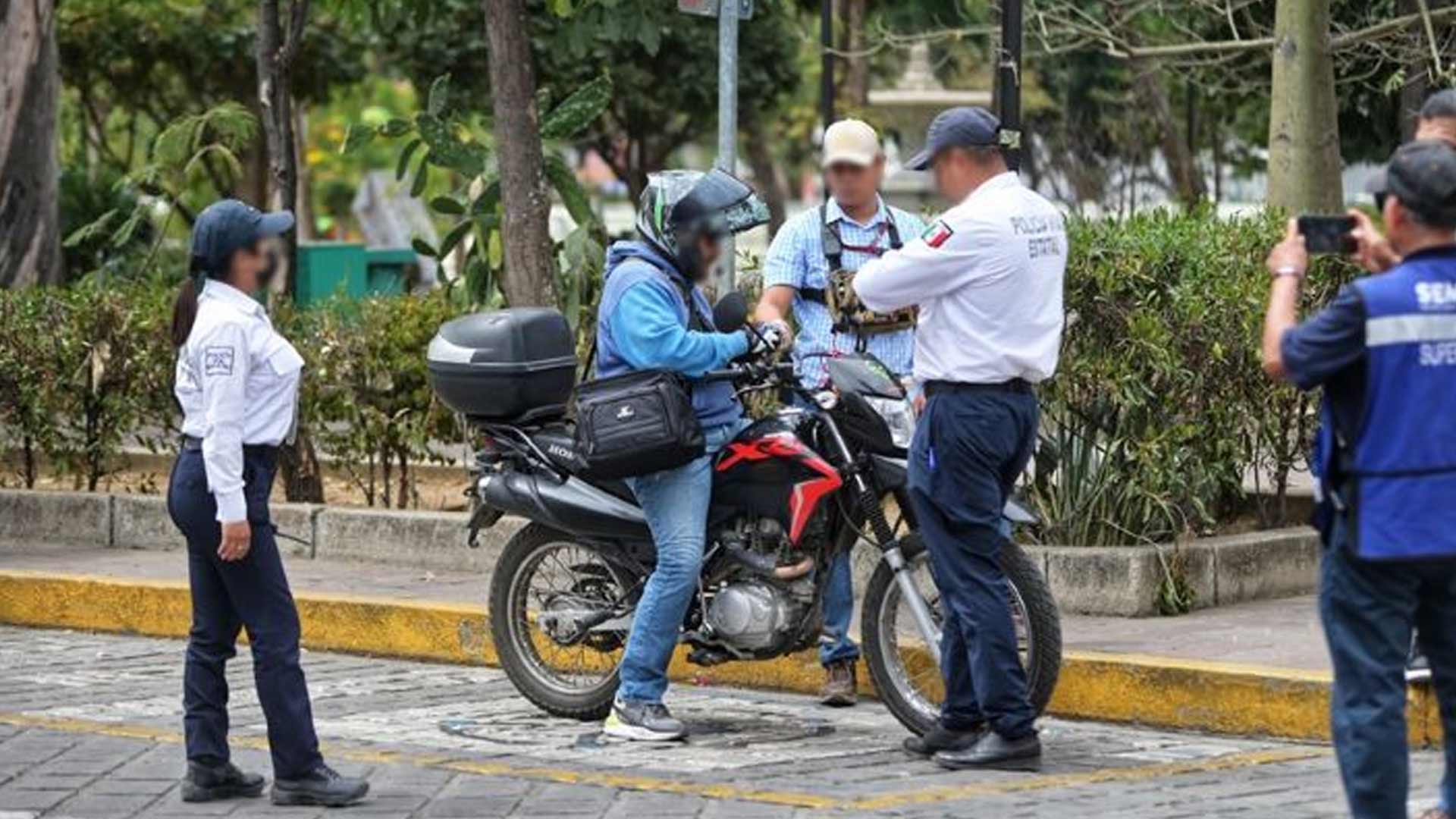 SEMOVI realiza supervisiones a vehículos que dan servicio de transporte público sin autorización SEMOVI realiza supervisiones a vehículos que dan servicio de transporte público sin autorización