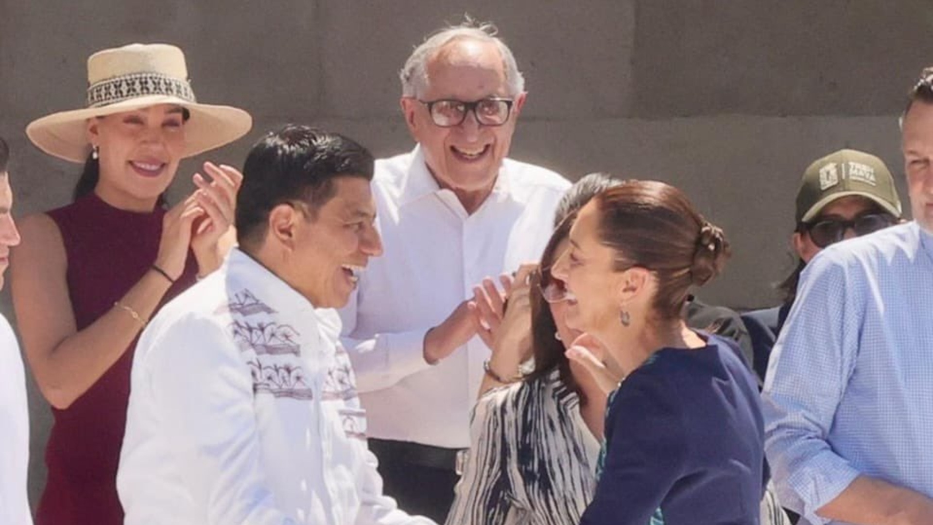 Jara Cruz asiste a la asamblea informativa de la Presidenta de México