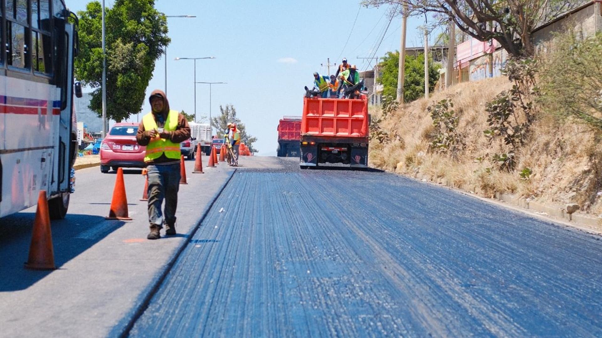 En capital y zona metropolitana, cubiertos 110 kilómetros de bacheo y reencarpetamiento
