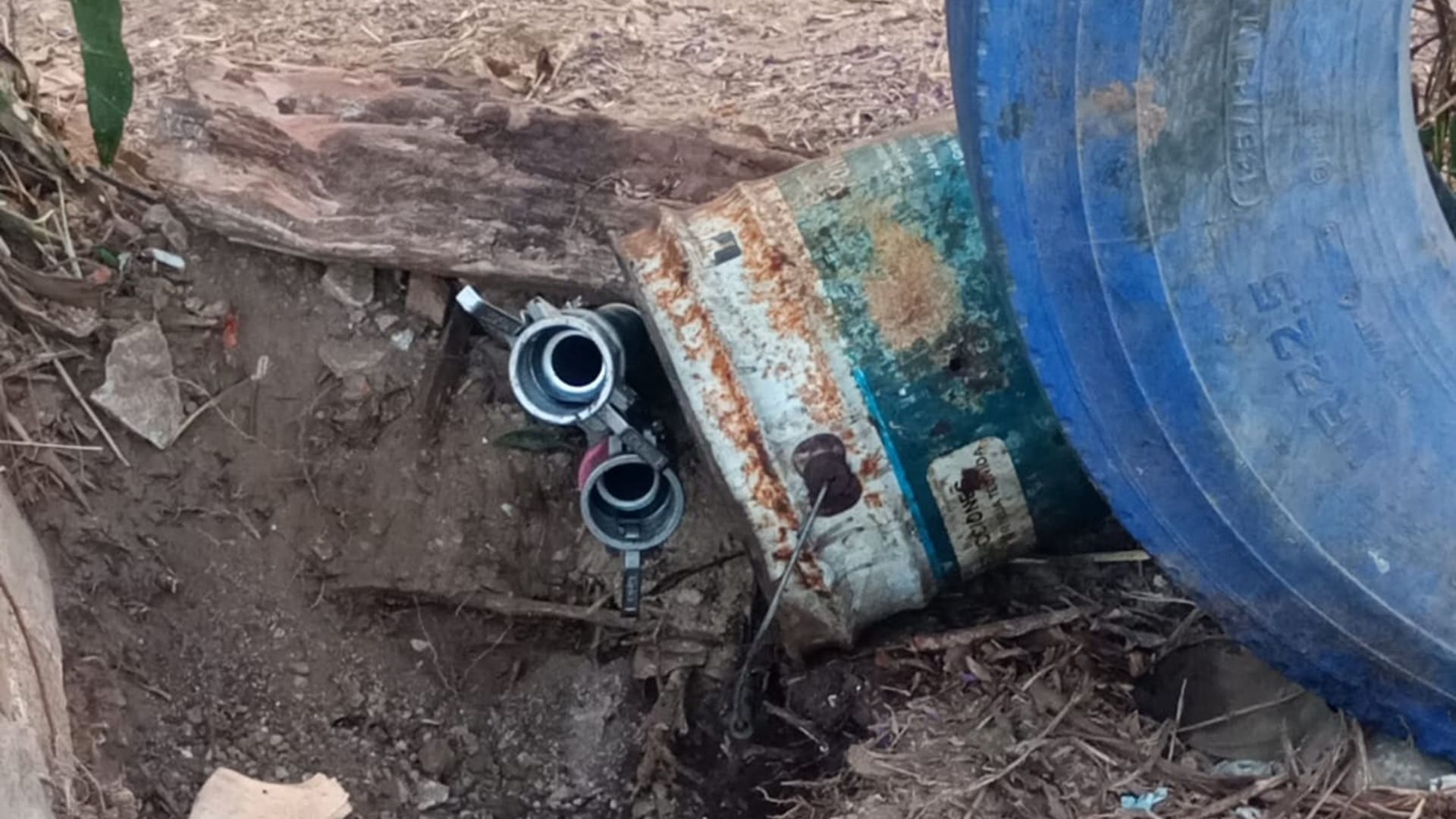 Huachicol a 300 metros de terminal de almacenamiento de Pemex en Santa María El Tule