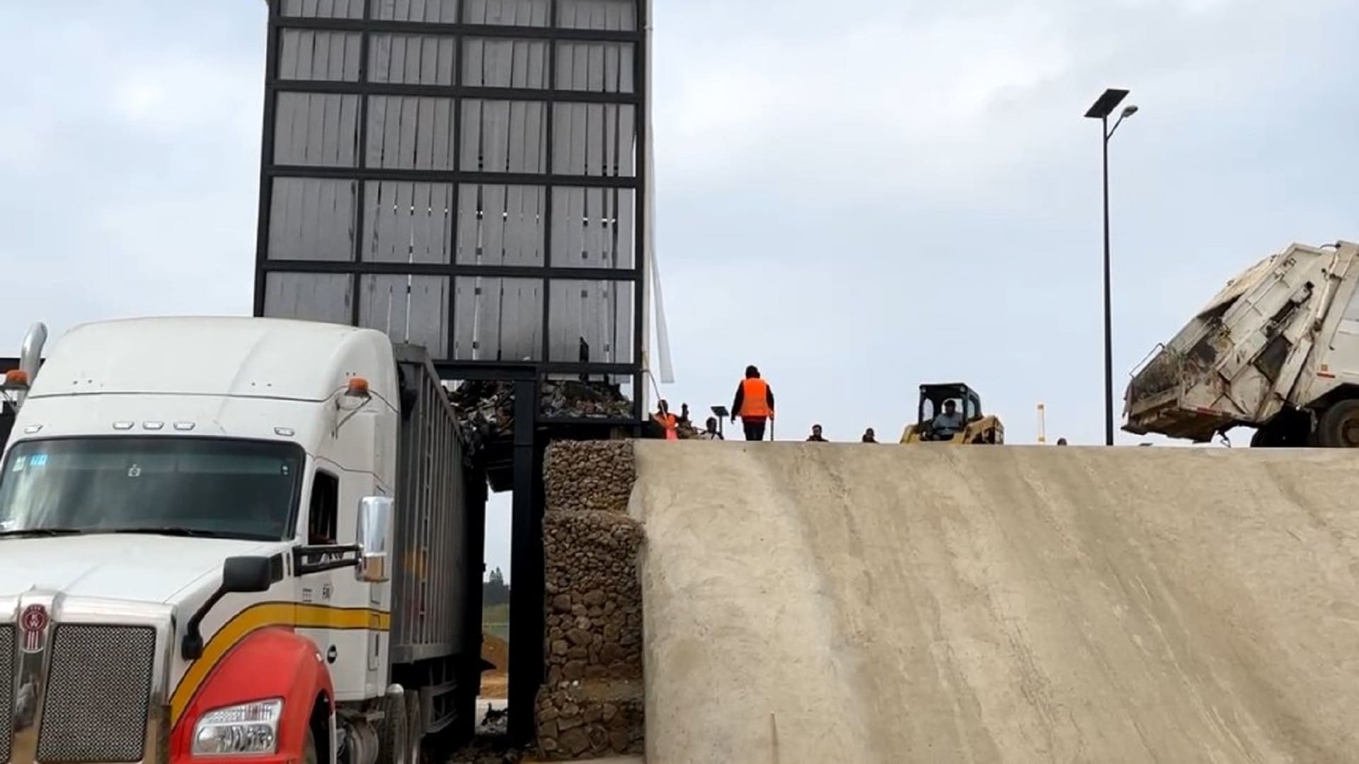 Pobladores denuncian irregular prueba piloto del Centro de Transferencia de Residuos Sólidos de Xoxocotlán