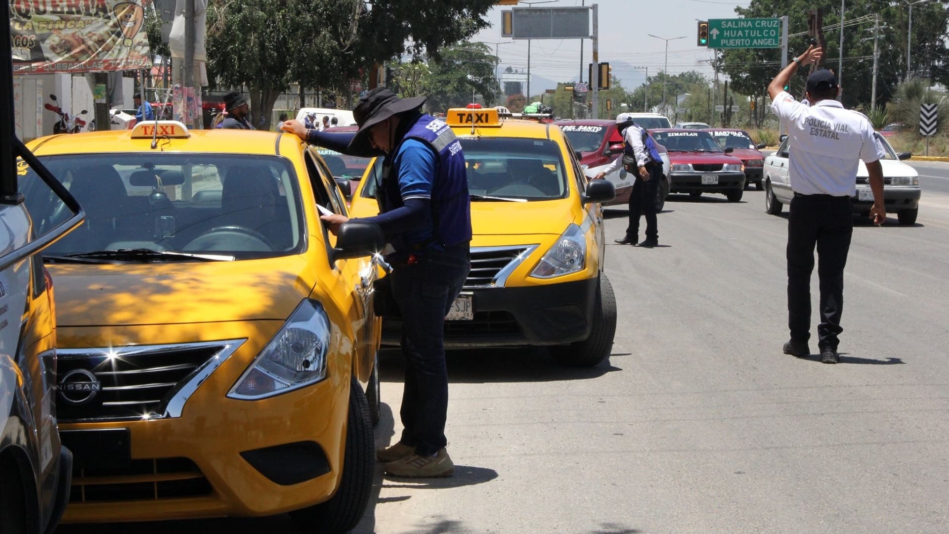 Infracciones recurrentes: Vidrios polarizados, cubreplacas y más irregularidades en el transporte público de Oaxaca