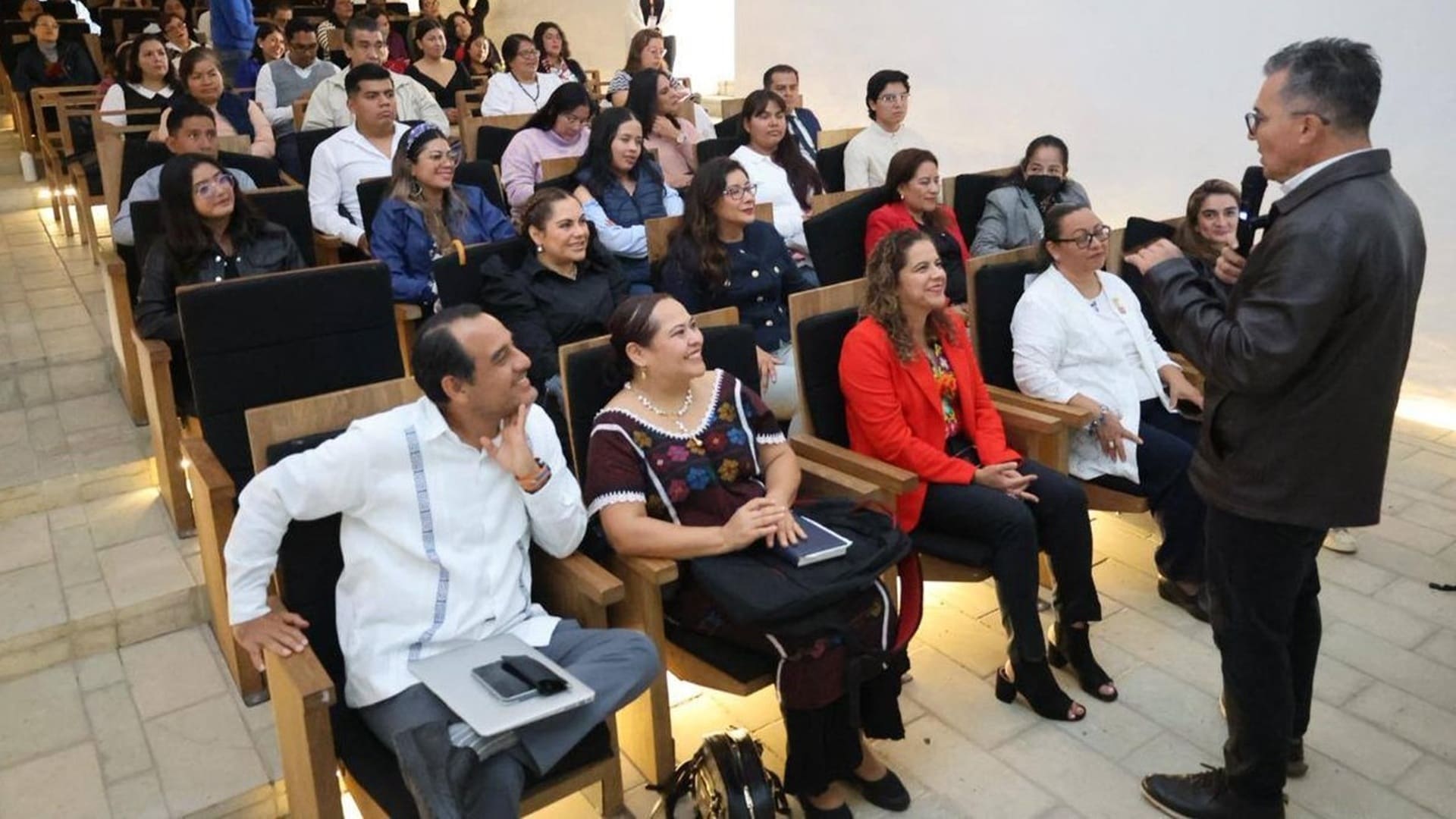 Culmina PJEO ciclo de conferencias sobre IA con ponencia del prestigiado académico Orión Vargas