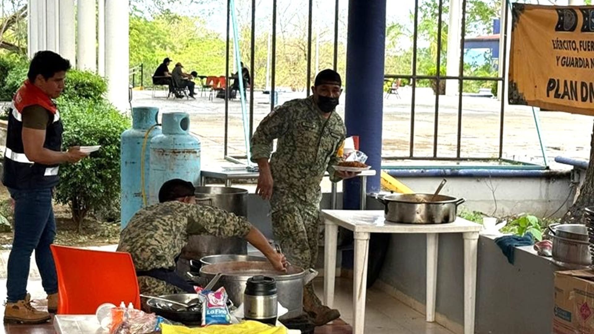 Evalúan condiciones sanitarias de refugios temporales en la Costa oaxaqueña