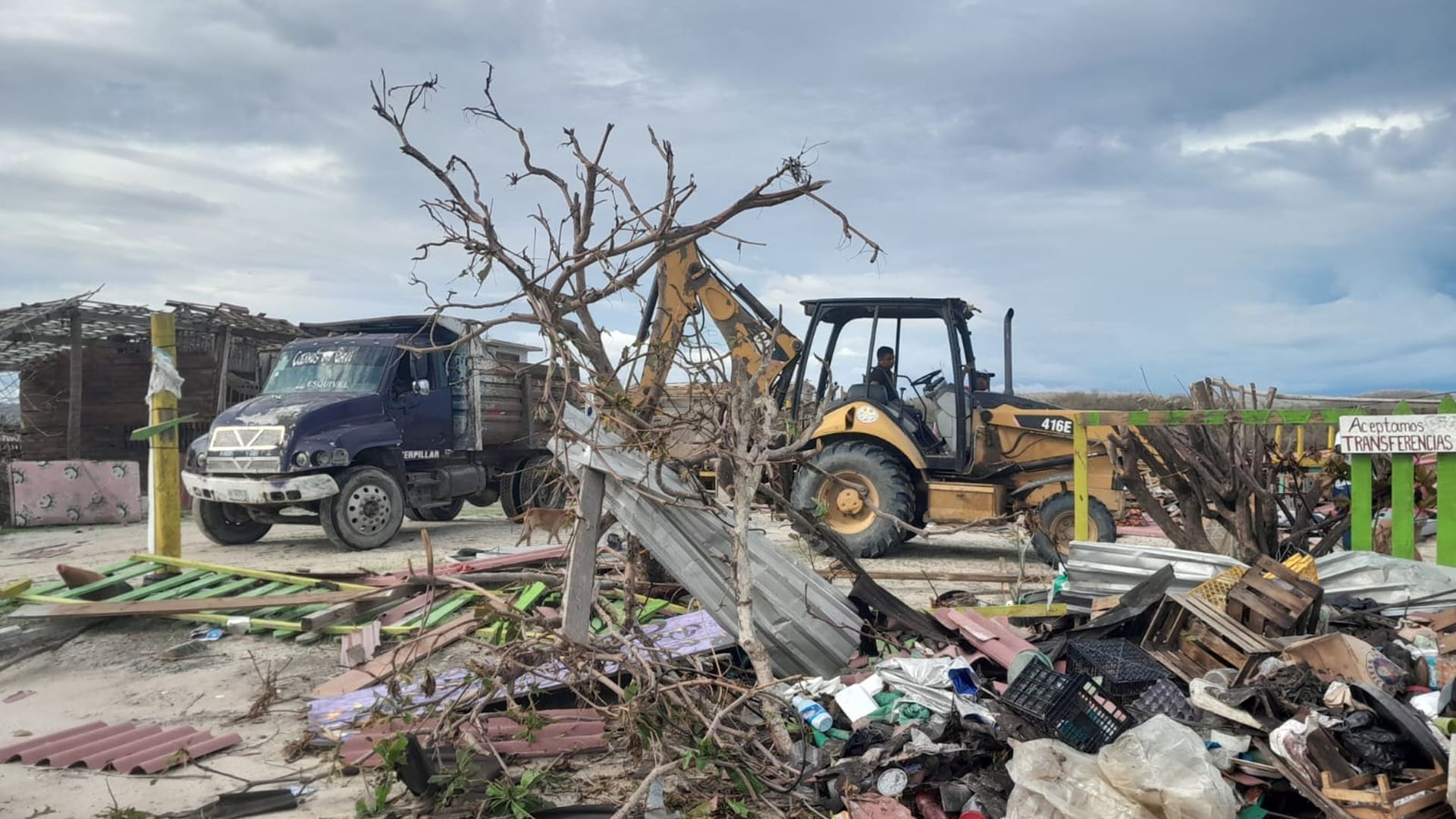 42 comunidades devastadas por huracán Erick reciben atención de Infraestructuras y Comunicaciones