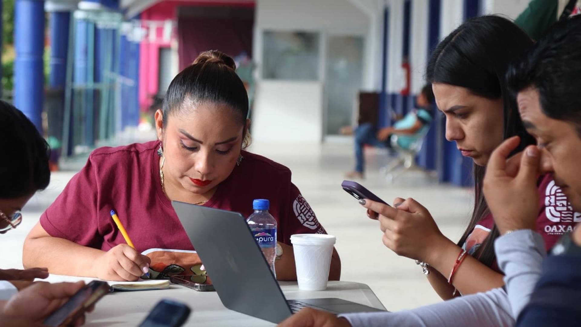 Zona cero de huracán Erick concentra la presencia de funcionarios y políticos