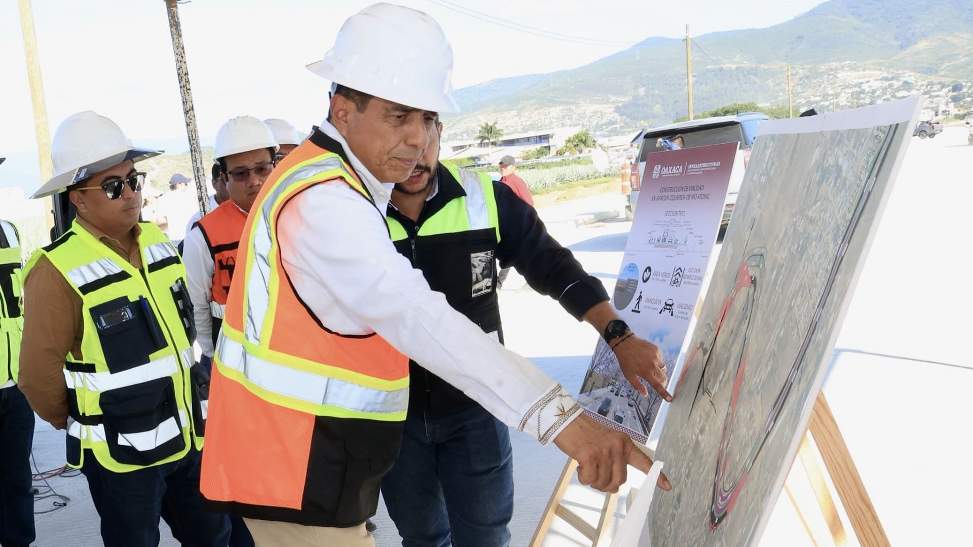 Jara Cruz: “Los pueblos de Oaxaca tienen derecho a vivir con caminos dignos” Jara Cruz: “Los pueblos de Oaxaca tienen derecho a vivir con caminos dignos”