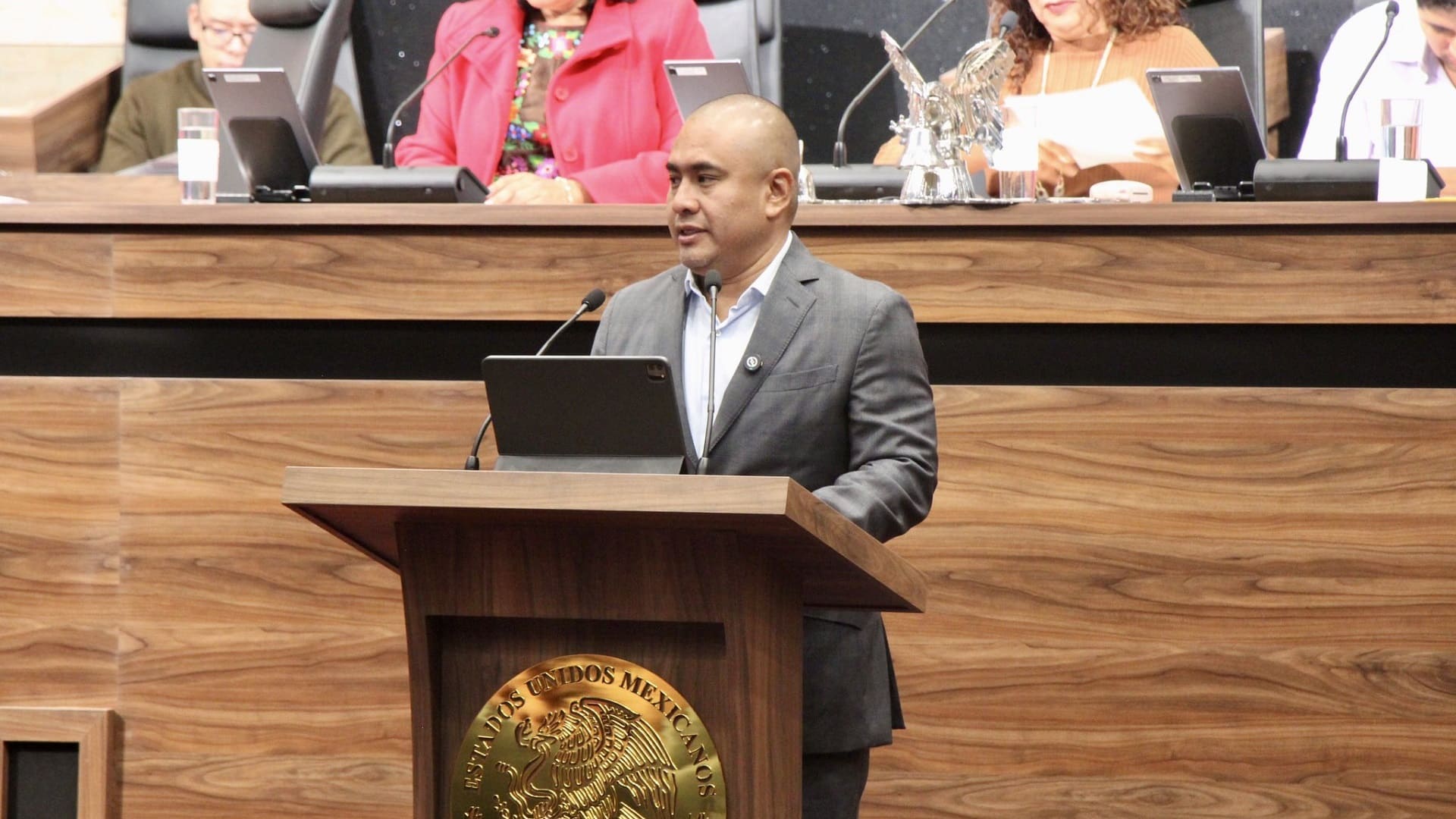 Diputado Dante Montaño aboga por empresas oaxaqueñas ante procesos de licitación