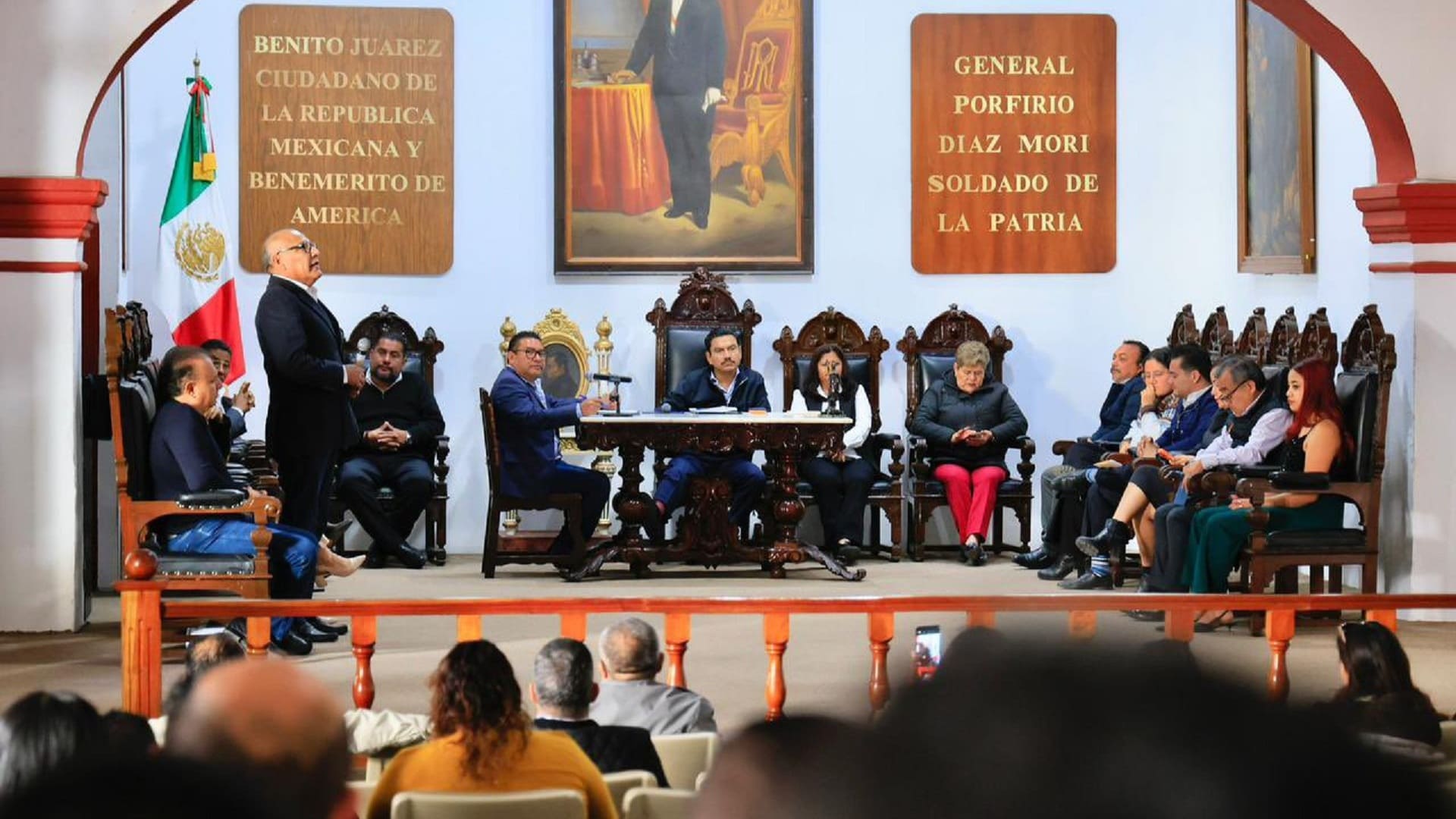 Ayuntamiento de Oaxaca impulsa reordenamiento del comercio para mejorar orden y seguridad Ayuntamiento de Oaxaca impulsa reordenamiento del comercio para mejorar orden y seguridad