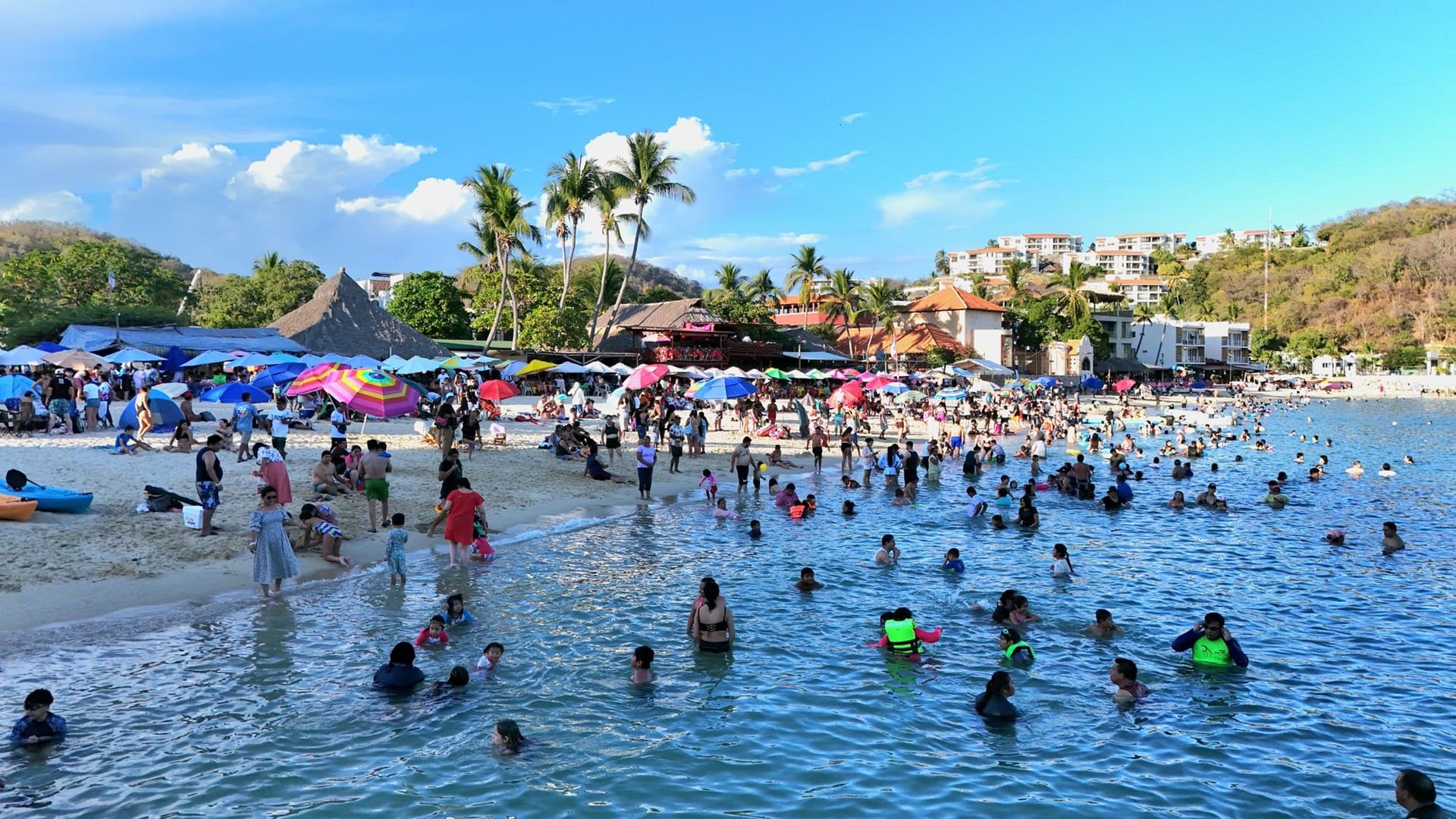 Temporada decembrina deja derrama histórica de más de 1,664 millones de pesos en Oaxaca Temporada decembrina deja derrama histórica de más de 1,664 millones de pesos en Oaxaca