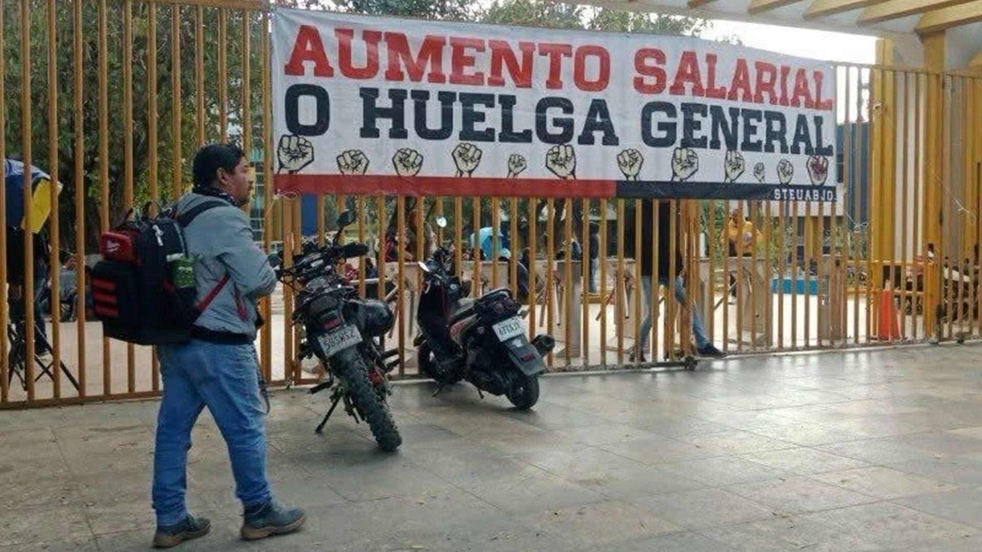 Huelga en la UABJO paraliza clases de 25 mil estudiantes en Oaxaca