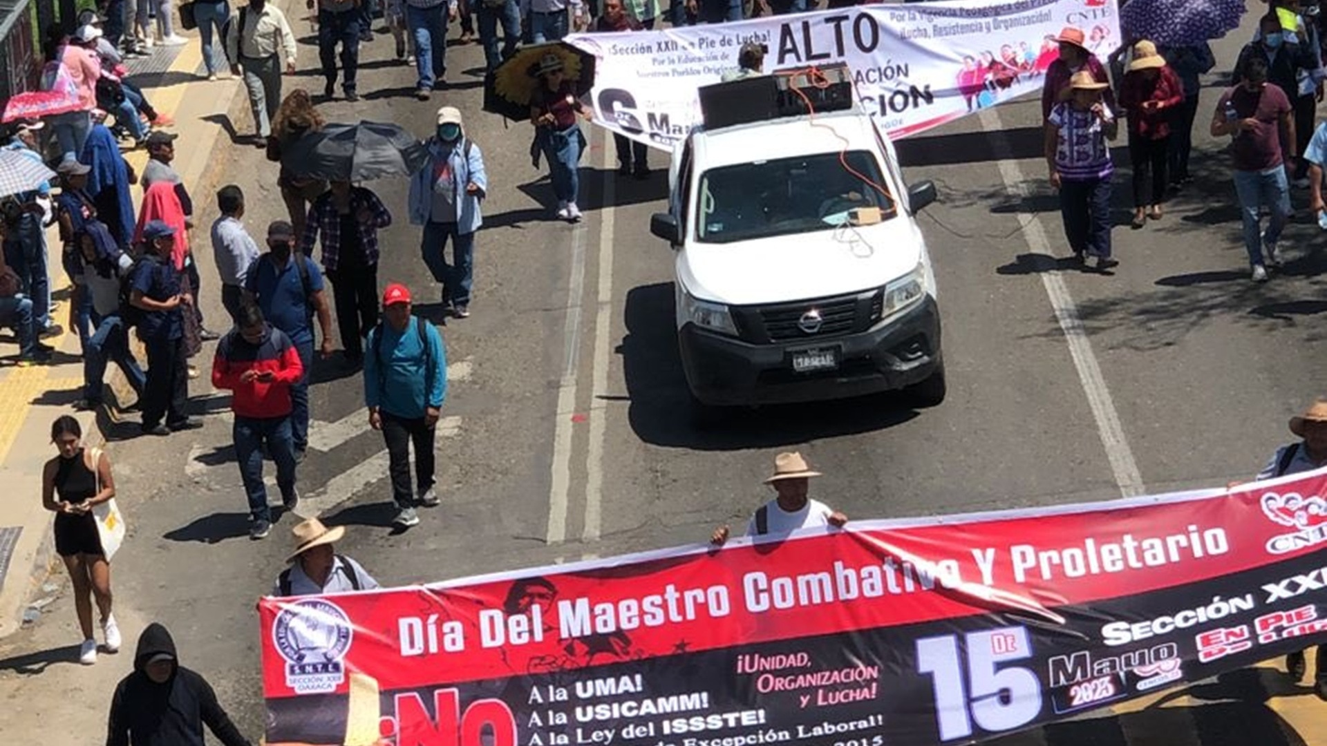 Cumplen IEEPO y SEP con pagos pendientes a docentes de Oaxaca