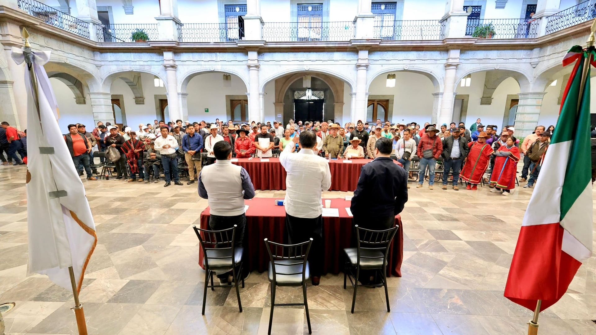 MULT vuelve a marchar en Oaxaca y exige a Jara Cruz justicia por 21 asesinatos MULT vuelve a marchar en Oaxaca y exige a Jara Cruz justicia por 21 asesinatos