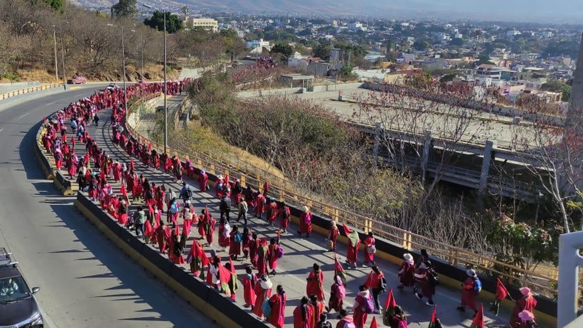 MULT vuelve a marchar en Oaxaca y exige a Jara Cruz justicia por 21 asesinatos MULT vuelve a marchar en Oaxaca y exige a Jara Cruz justicia por 21 asesinatos