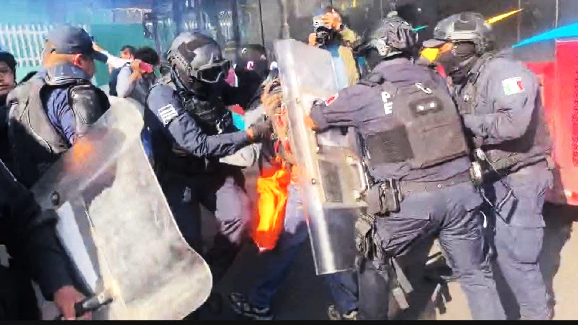 Oaxaca estalla: bloqueos del Codep desatan caos, enfrentamientos y destrozos en la capital