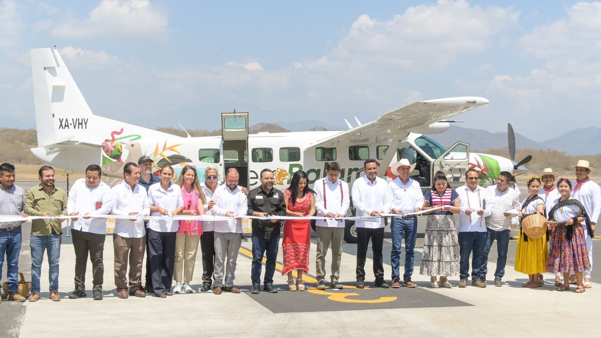 Salomón Jara inaugura vuelo Tuxtla-Huatulco: “un vuelo es oportunidad de inversión, empleo y crecimiento”