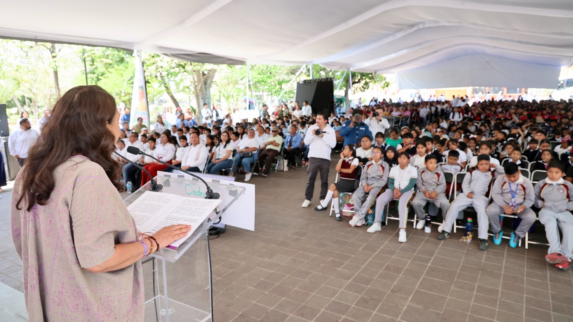 “Entre broma y broma…”: DIF Oaxaca lanza alerta contra el bullying y moviliza a mil estudiantes