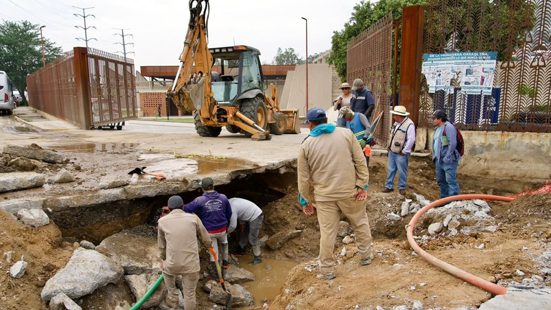 Fuga provoca retrasos en suministro de agua en Oaxaca y Santa Lucía del Camino Fuga provoca retrasos en suministro de agua en Oaxaca y Santa Lucía del Camino