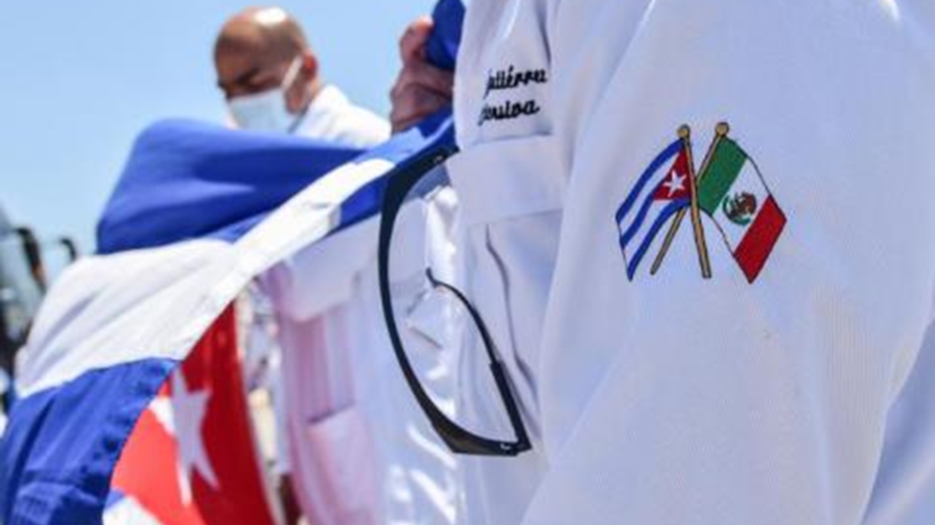 Médicos cubanos refuerzan hospitales IMSS-Bienestar en Oaxaca
