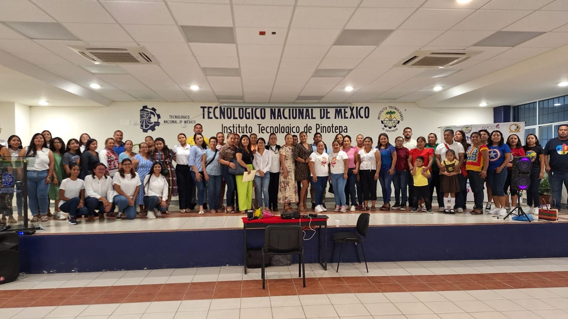 Celebran primer foro “Hablemos del TEA” en Pinotepa Nacional