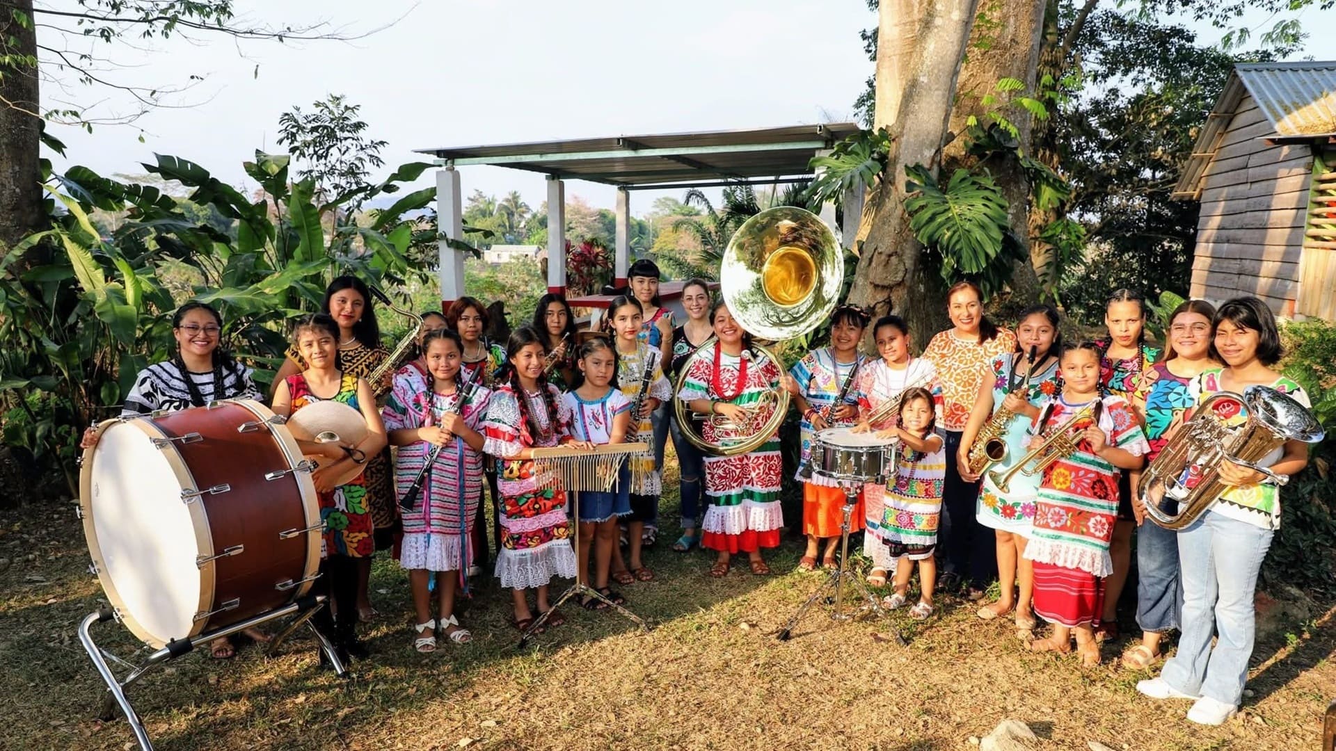 Banda Filarmónica Comunitaria de Soyaltepec recibe instrumentos musicales Banda Filarmónica Comunitaria de Soyaltepec recibe instrumentos musicales