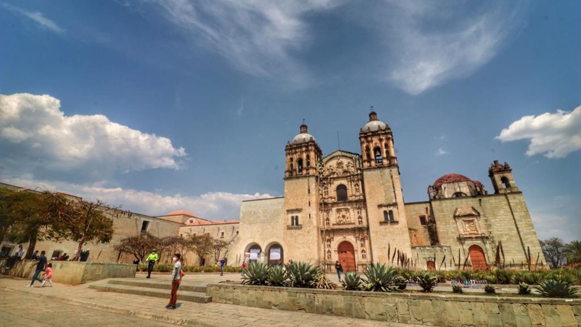 Con “Oaxaca brilla” el exconvento de Santo Domingo de Guzmán mejorar su iluminación exterior