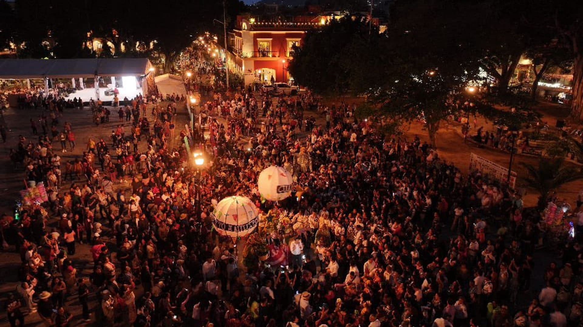 Colorido primer encuentro de Chinas oaxaqueñas, marmoteros y faroleros Colorido primer encuentro de Chinas oaxaqueñas, marmoteros y faroleros