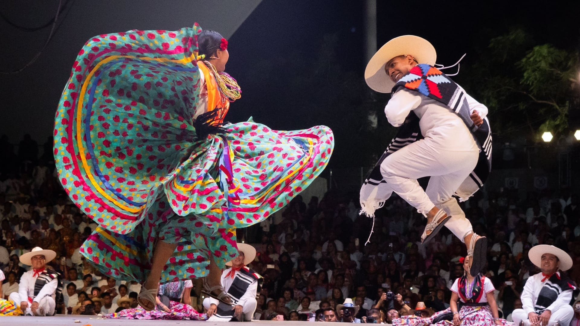 Espectacular cierre de la Guelaguetza 2025 en el Cerro del Fortín