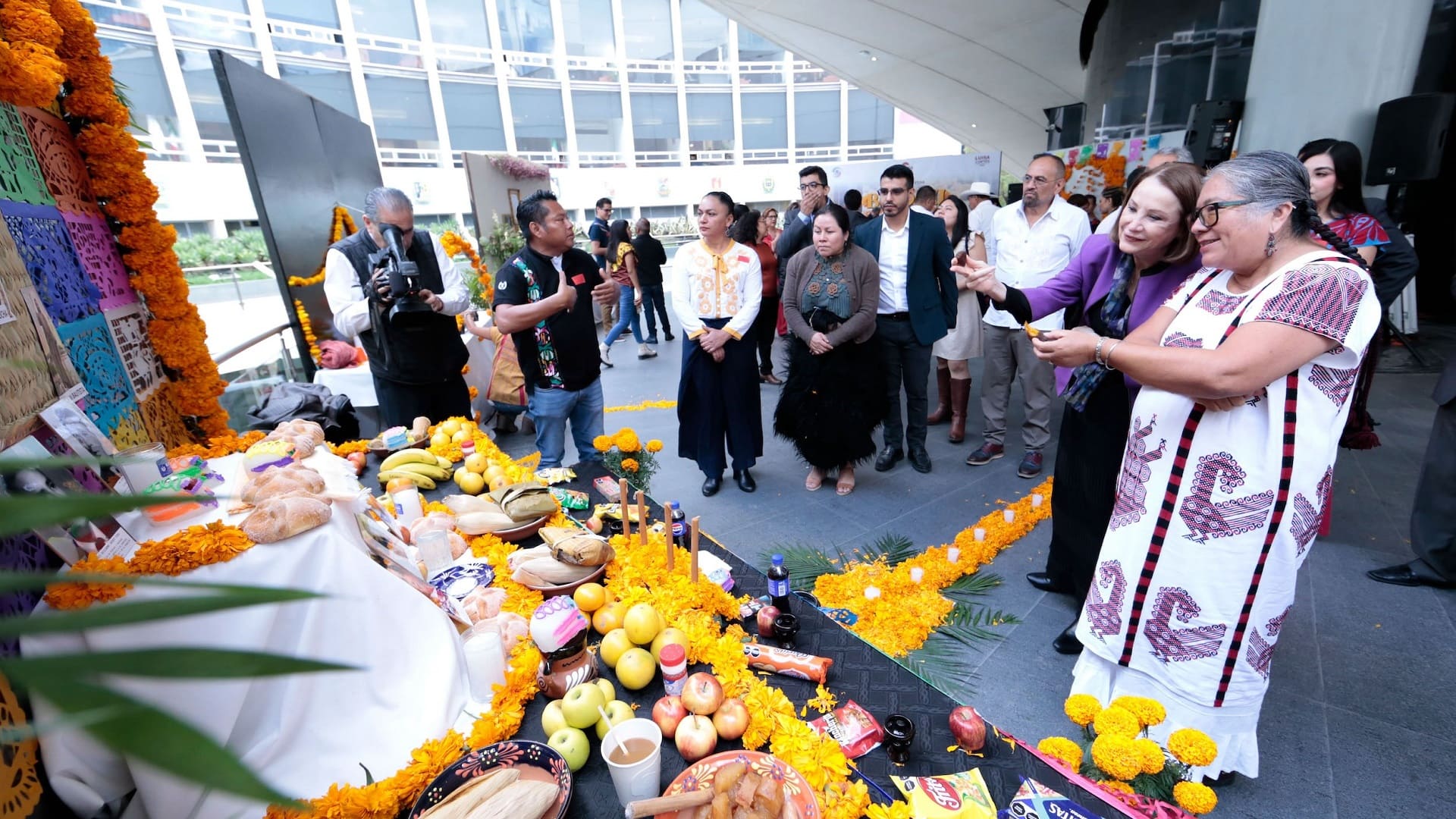 El alma de Oaxaca ilumina el Senado con ofrendas de Día de Muertos El alma de Oaxaca ilumina el Senado con ofrendas de Día de Muertos