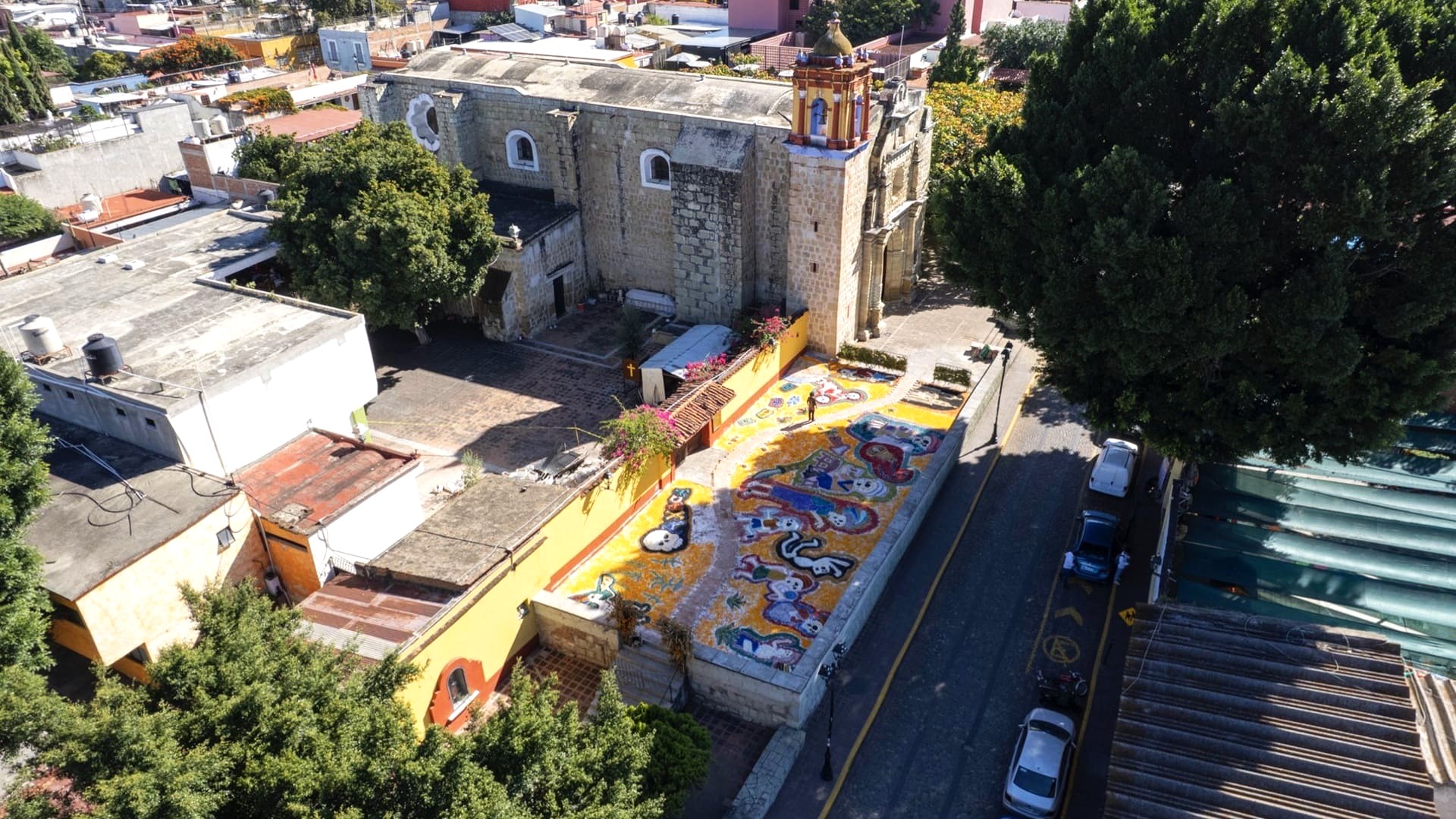 Jalatlaco, el Barrio Mágico de Oaxaca, sorprende con un tapete artesanal de 250 metros