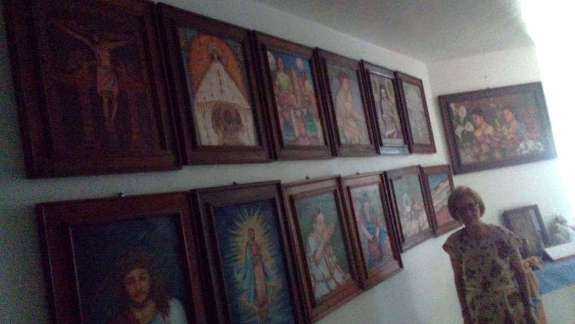 Obras de Amador Montes desfilarán en París, a través de diseños de Mora Ruiz