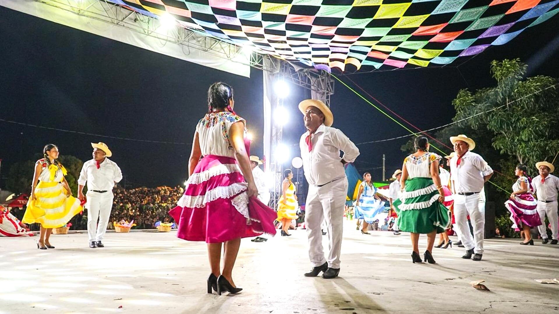 Oaxaca celebra el Festival Costeño de la Danza 2025 con música y alegría en Puerto Escondido Oaxaca celebra el Festival Costeño de la Danza 2025 con música y alegría en Puerto Escondido