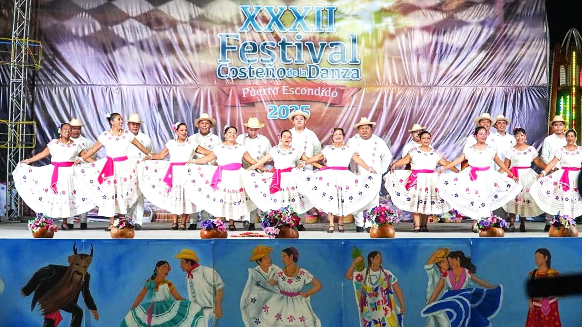 Oaxaca celebra el Festival Costeño de la Danza 2025 con música y alegría en Puerto Escondido Oaxaca celebra el Festival Costeño de la Danza 2025 con música y alegría en Puerto Escondido