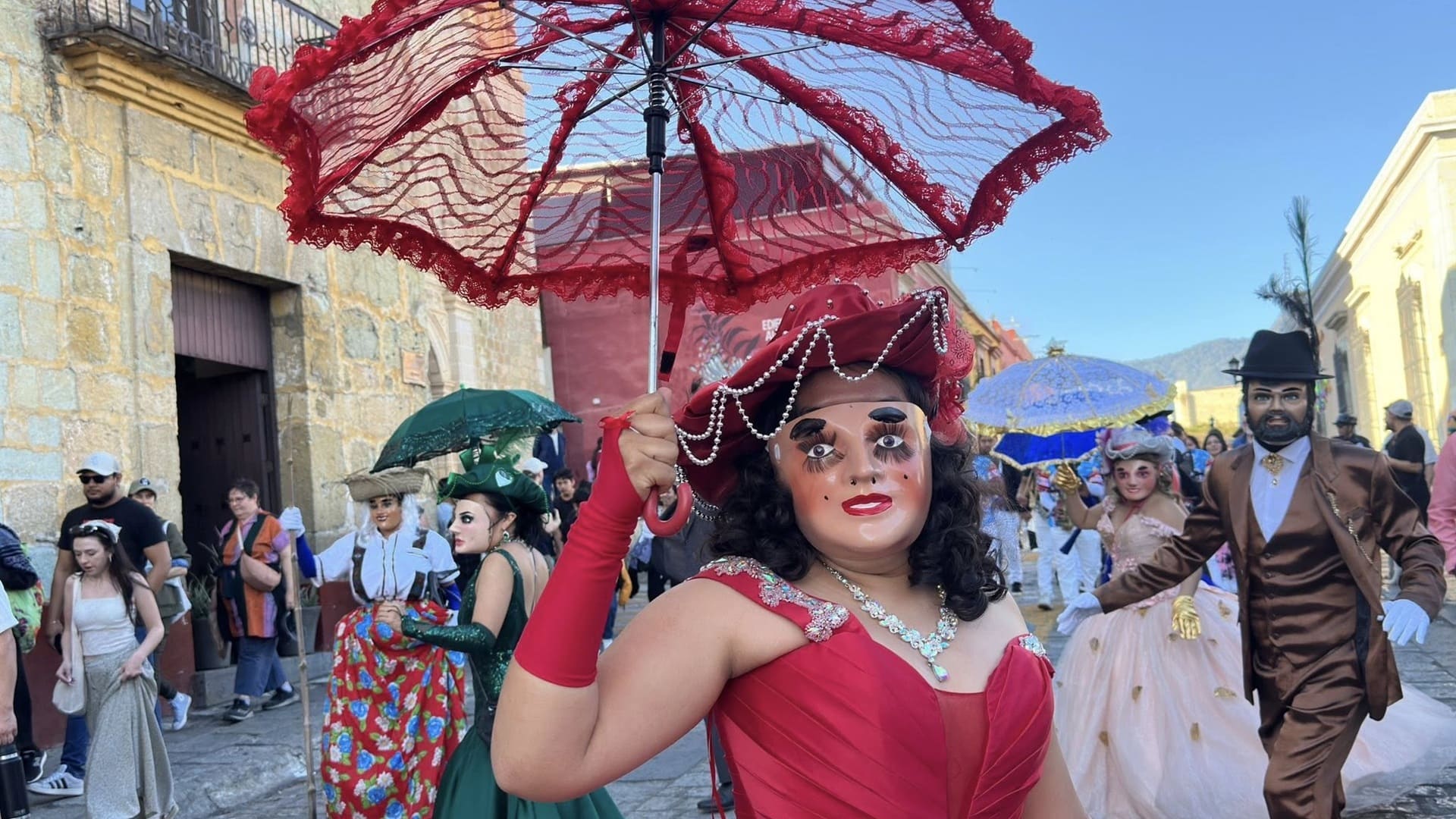 El Carnaval Putleco llena de color la capital y anuncia fiesta en Putla Villa de Guerrero