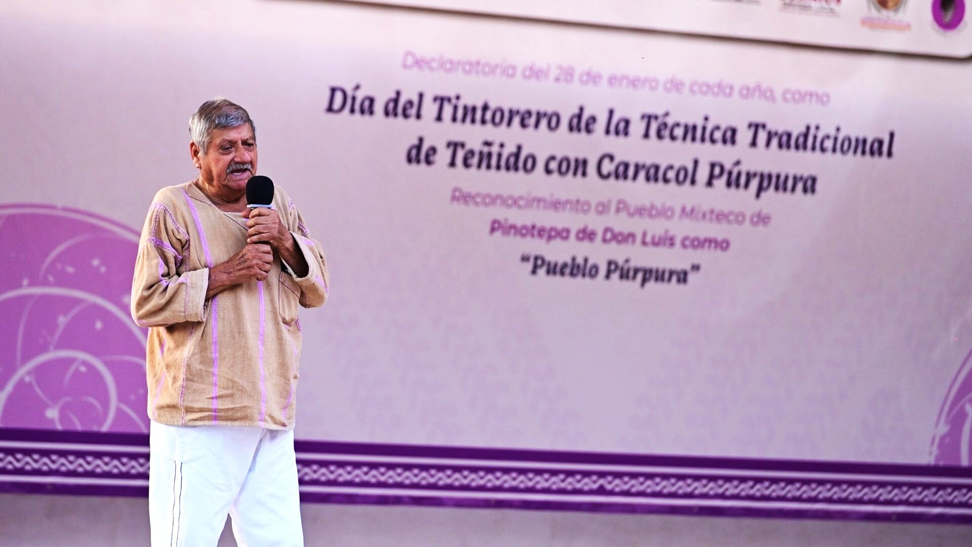 Pinotepa de Don Luis recibe denominación de Pueblo Púrpura y honra a sus maestros tintoreros