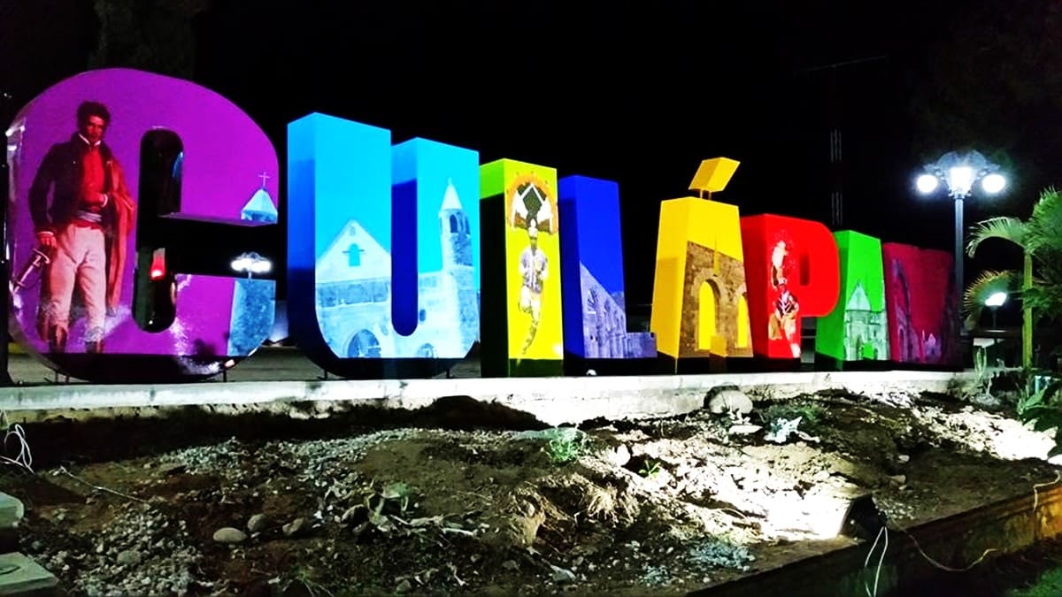 Monumental letrero luminoso de Culiapam de Guerrero
