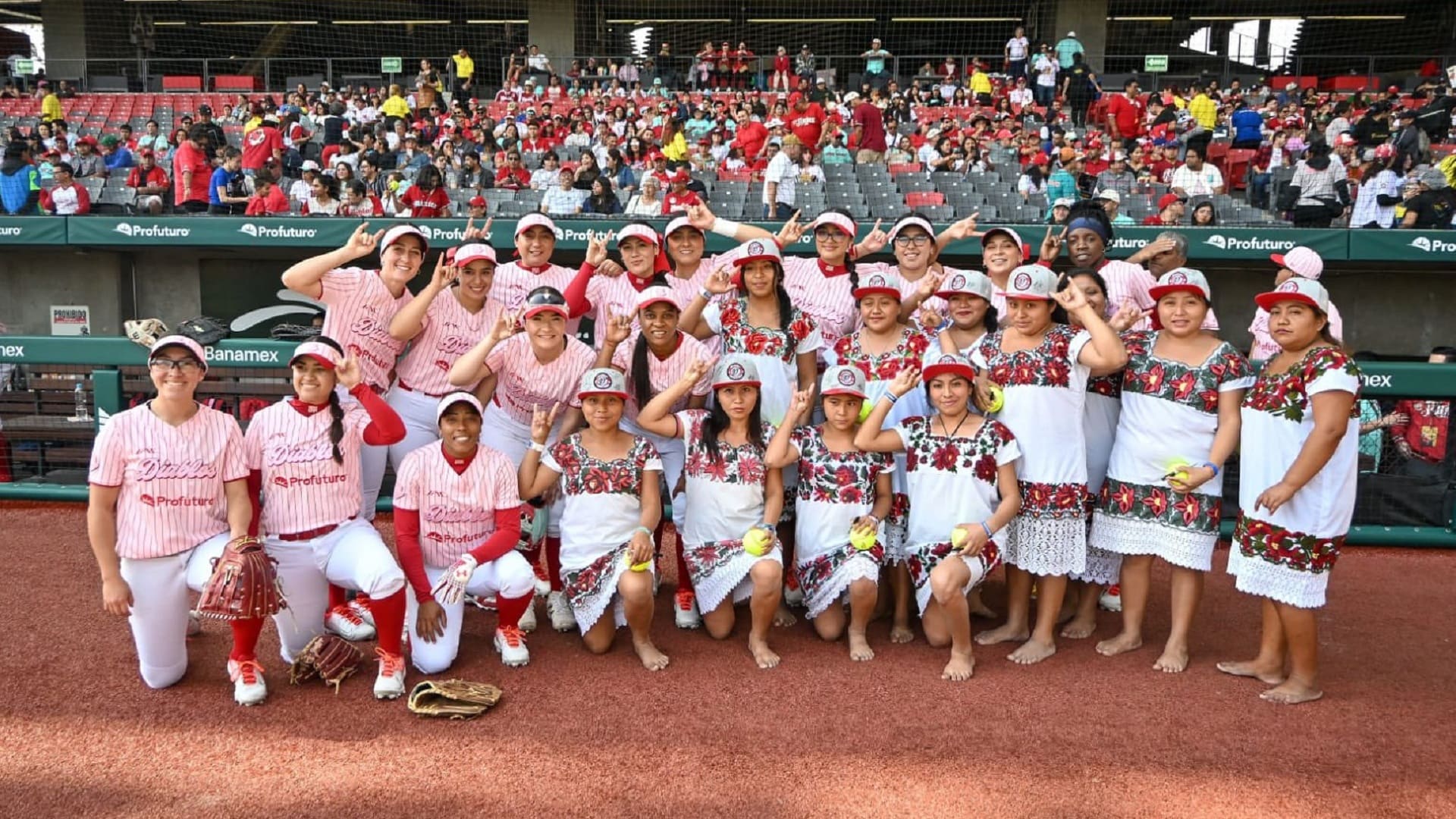 Las Diablillas Mestizas de Hondzonot visitan el Diamante de Fuego