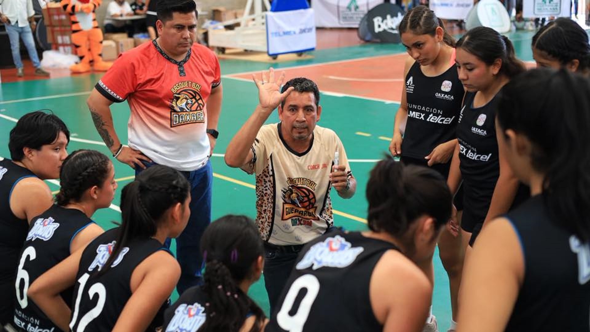 Equipo femenil de Oaxaca gana primer lugar nacional en Liga Telmex-Telcel de Básquetbol Equipo femenil de Oaxaca gana primer lugar nacional en Liga Telmex-Telcel de Básquetbol