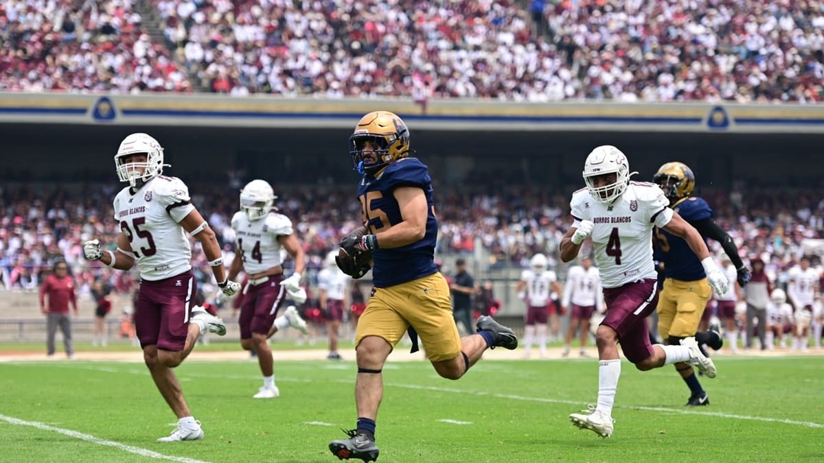 Hussein Santillán, corredor de Pumas CU