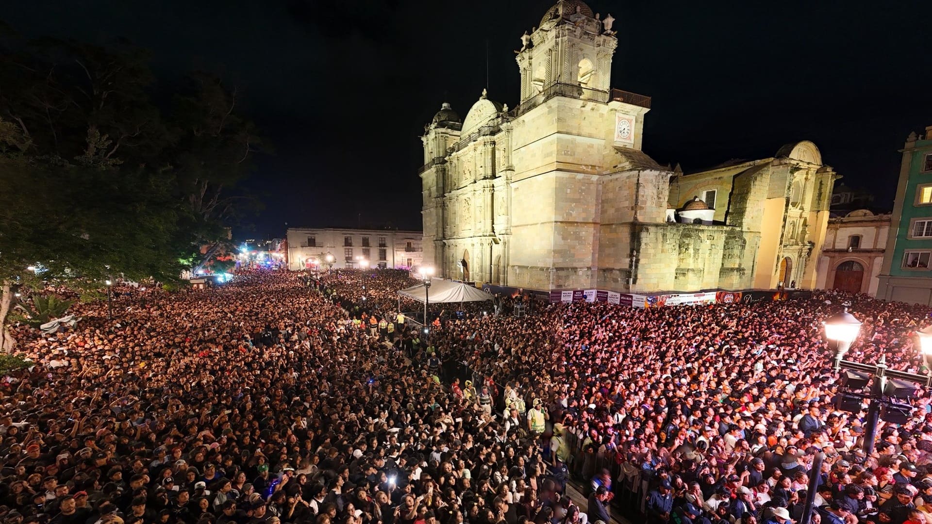 Siddhartha hace vibrar la Alameda de León con sus éxitos Siddhartha hace vibrar la Alameda de León con sus éxitos