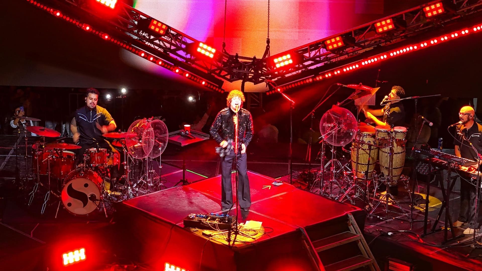 Siddhartha hace vibrar la Alameda de León con sus éxitos Siddhartha hace vibrar la Alameda de León con sus éxitos