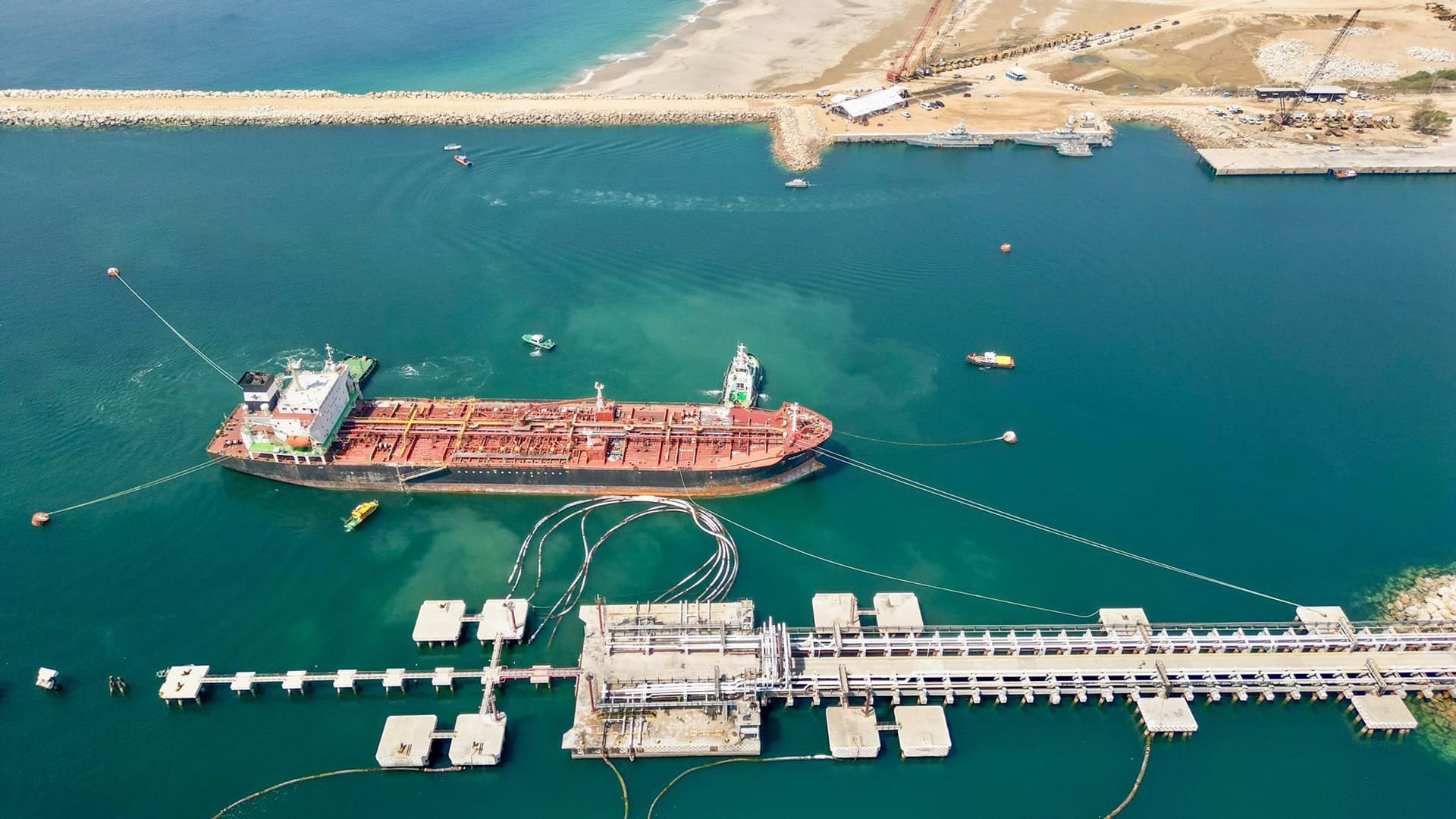 Inauguran rompeolas de Salina Cruz; gobierno lo perfila como eje clave del comercio mundial