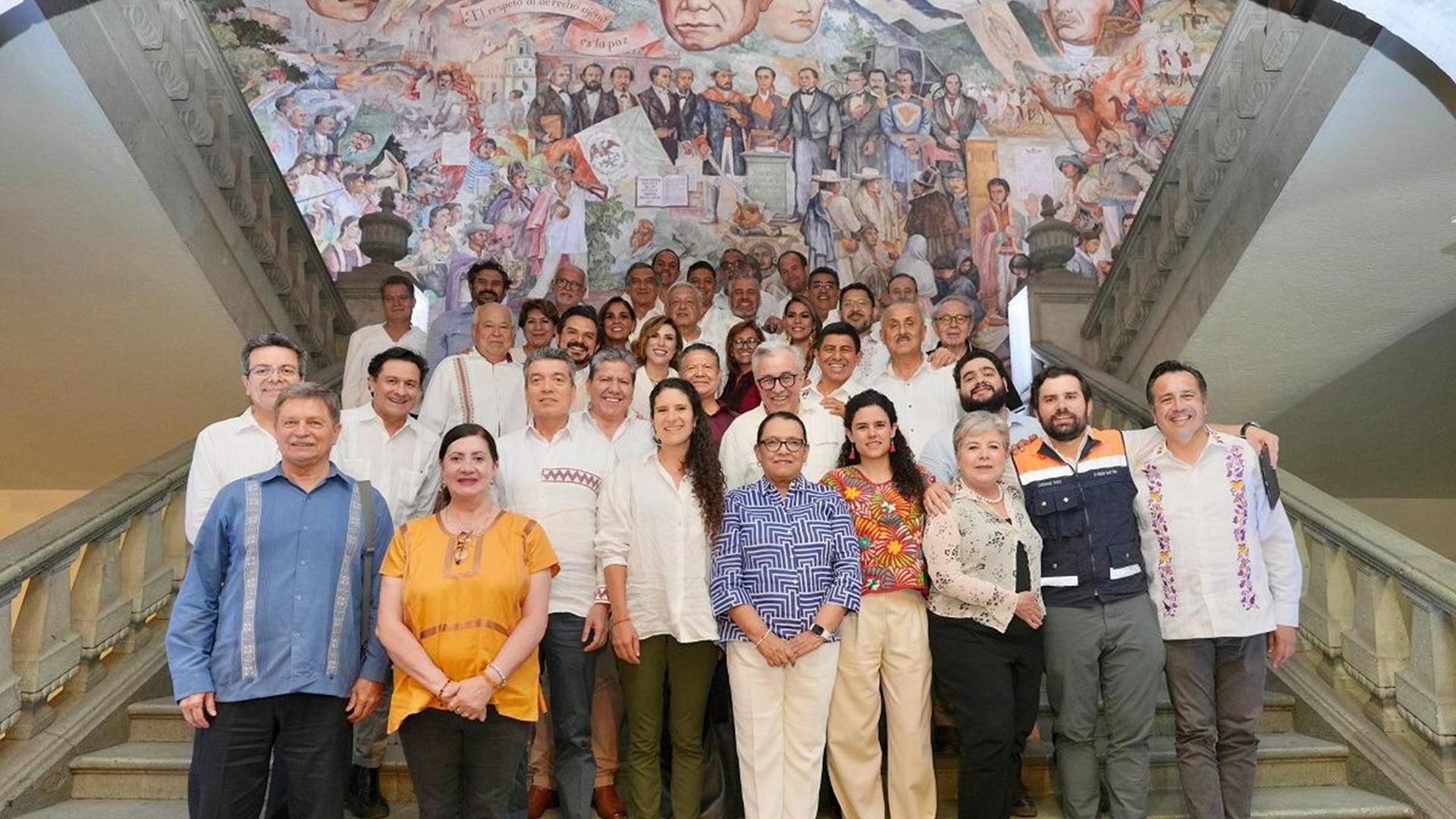 AMLO y gobernadores analizan en Oaxaca avances del sistema nacional de salud