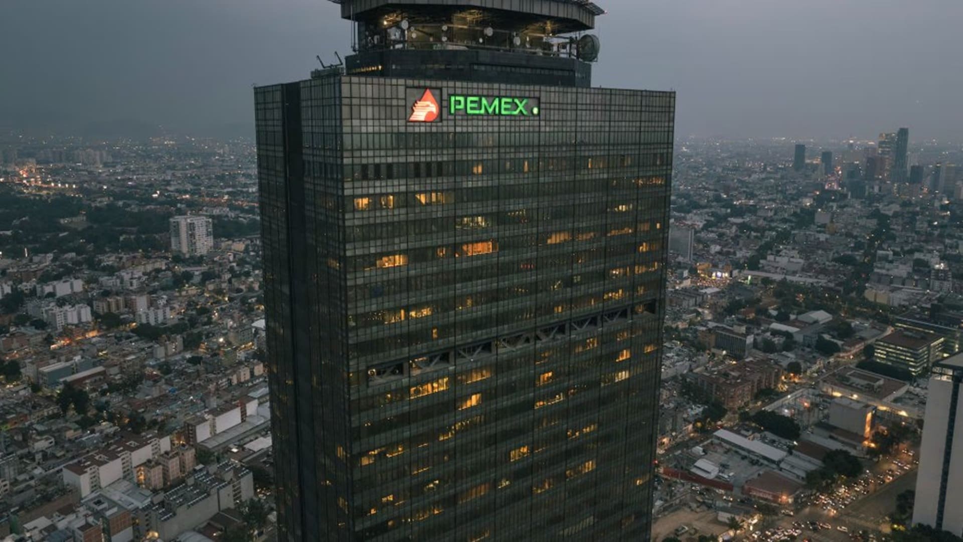 Embajada de Estados Unidos acusa a cárteles mexicanos de practicar huachicol fiscal