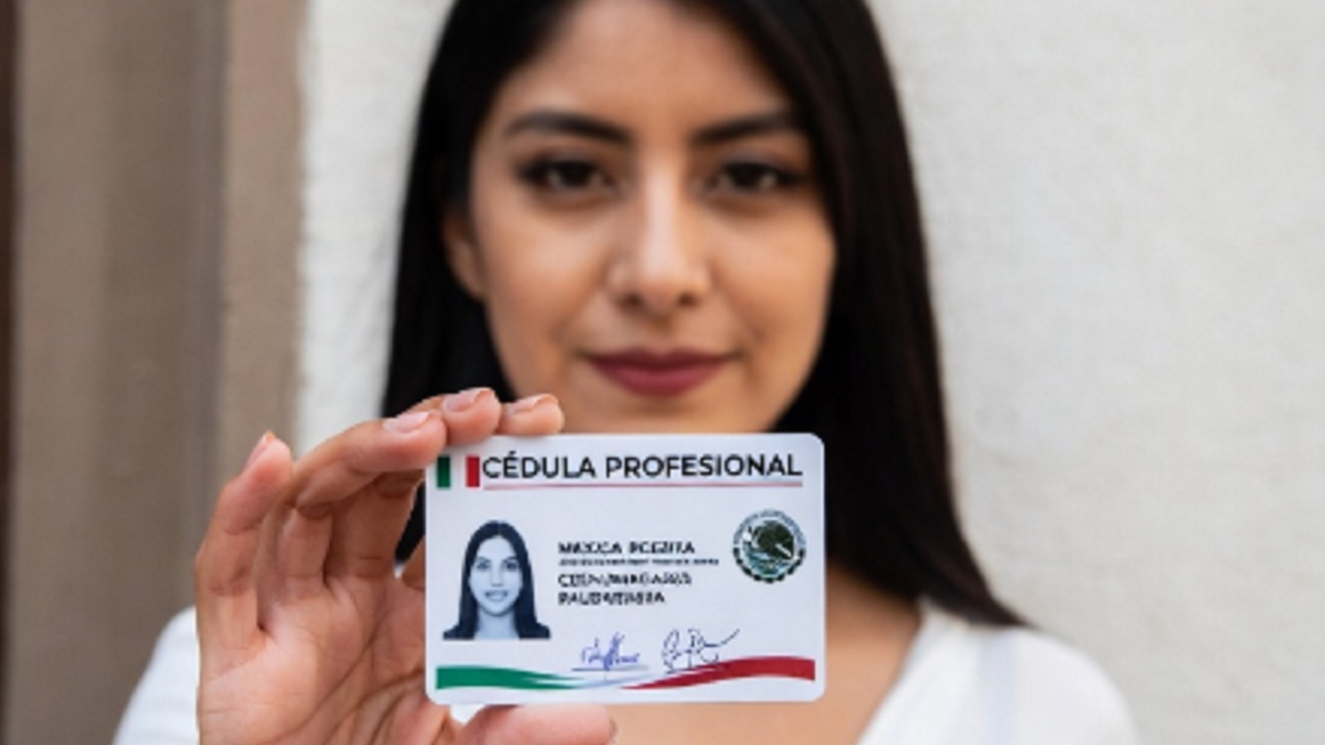 Adiós a la cédula profesional como identificación: la CURP biométrica toma su lugar