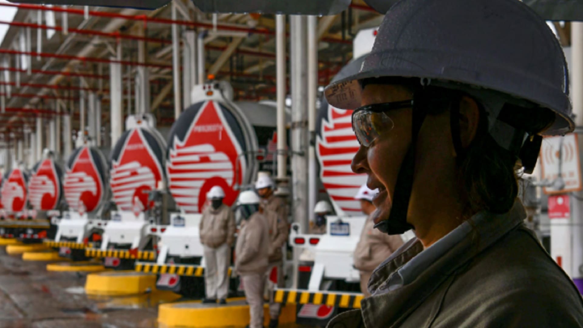 Pemex reduce 13% su deuda en 2025 y logra mejoría en calificaciones crediticias